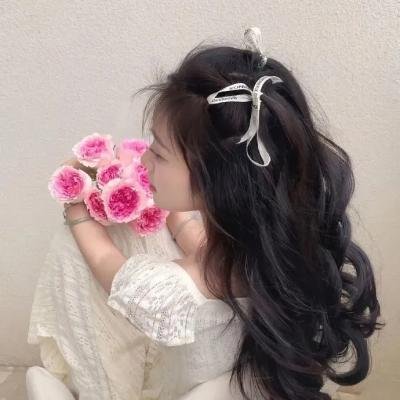 娇憨女郎